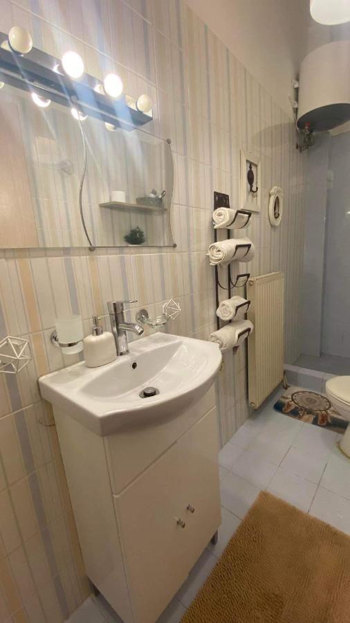 Cozy Minimal Apartment Pire Dış mekan fotoğraf
